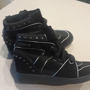 Black Sketchers hightops